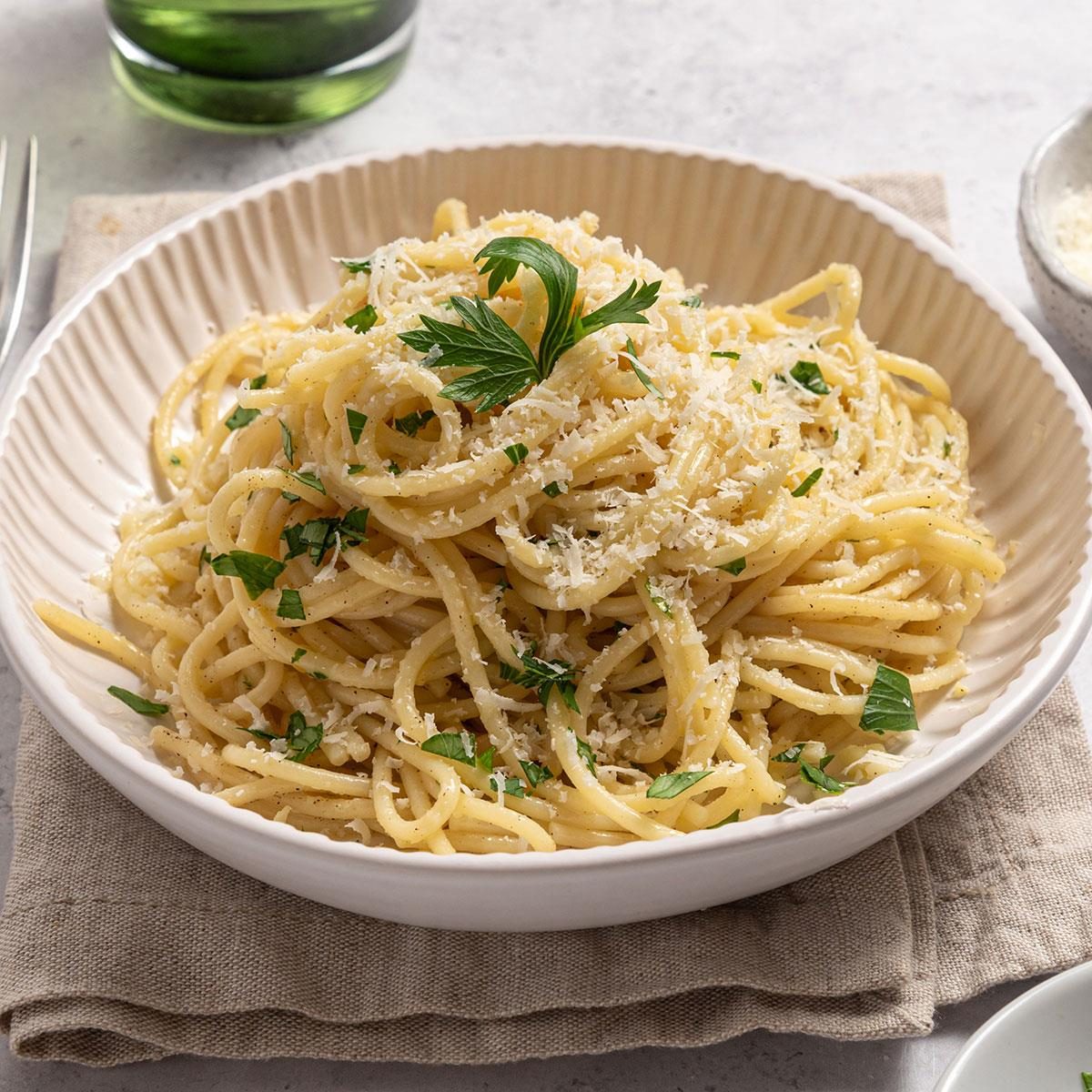 Garlic powder pasta in a ceramic bowl